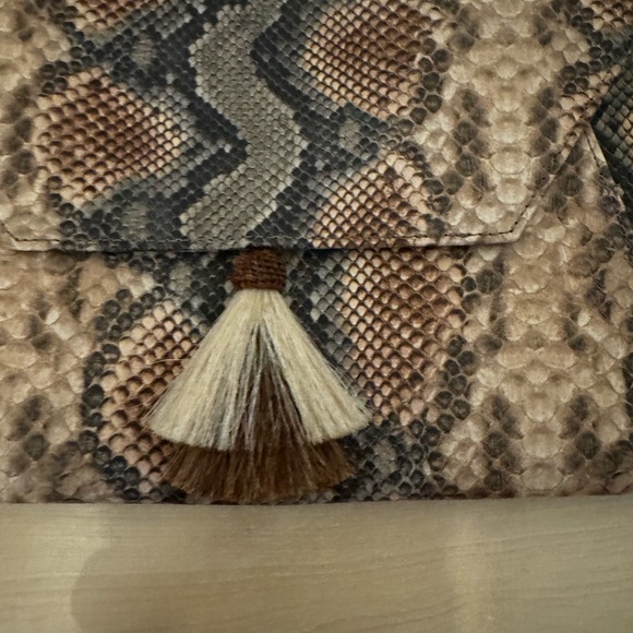 Oliveve envelope clutch - Picture 3 of 4